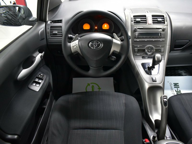 Toyota Auris 2007 салон