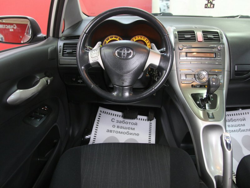 Toyota Auris 2008 салон