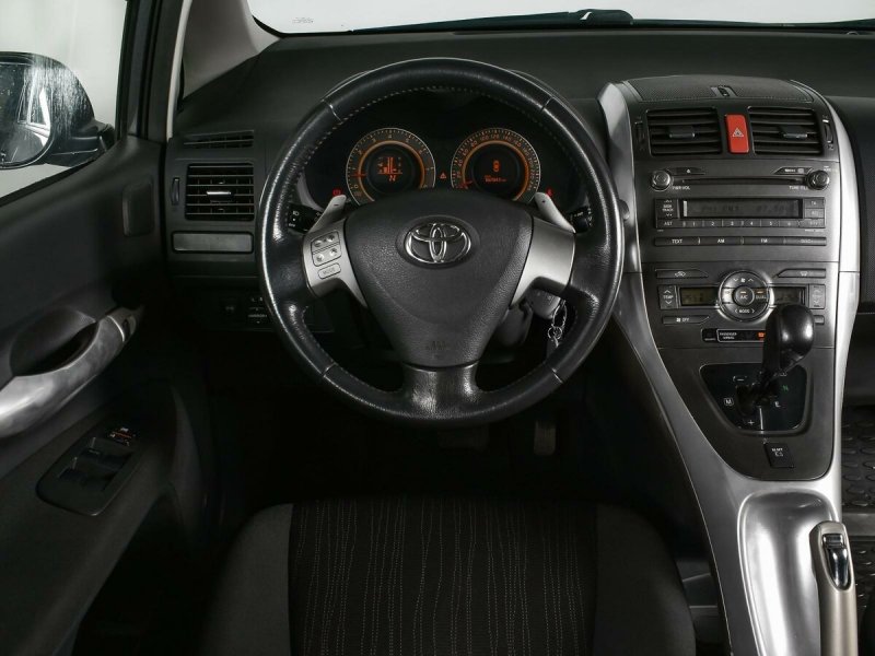 Toyota Auris 2012 салон