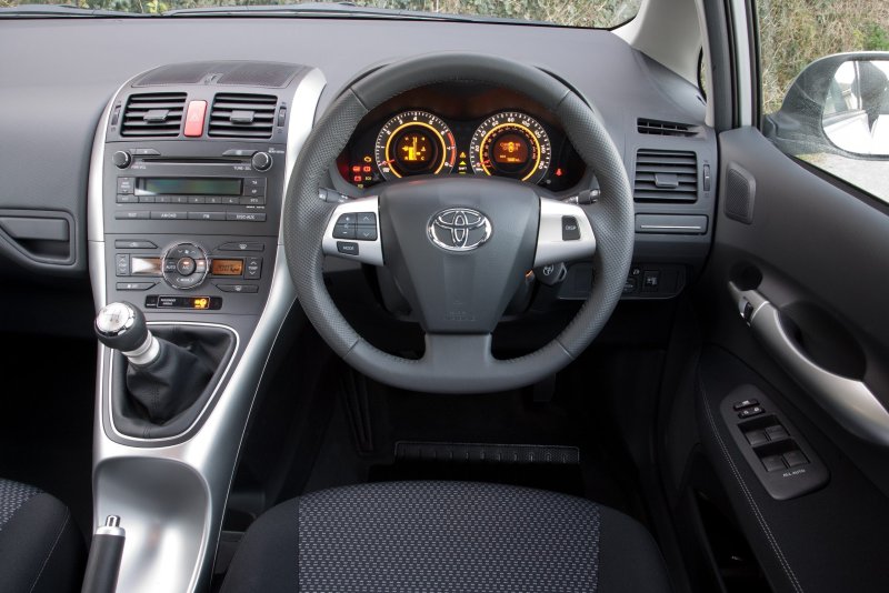 Toyota Auris 2008 салон