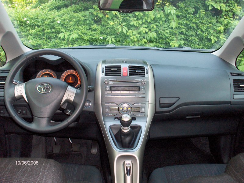 Тойота Auris 2007