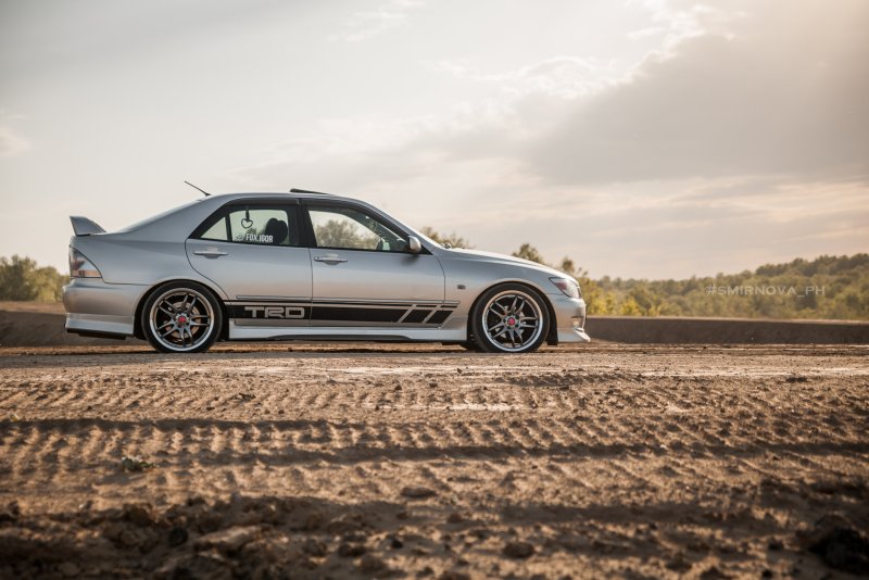 Toyota Mark 2 и девушки