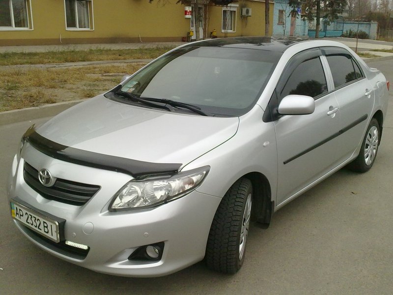 Тойота Королла серебристая