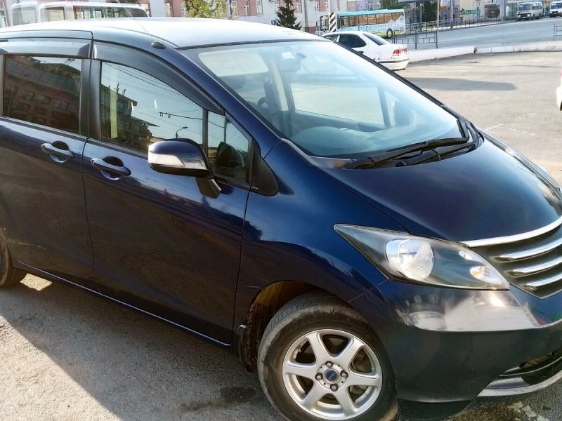 Honda freed Spike Hybrid