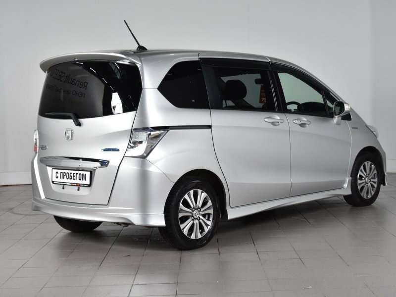 Honda freed 1