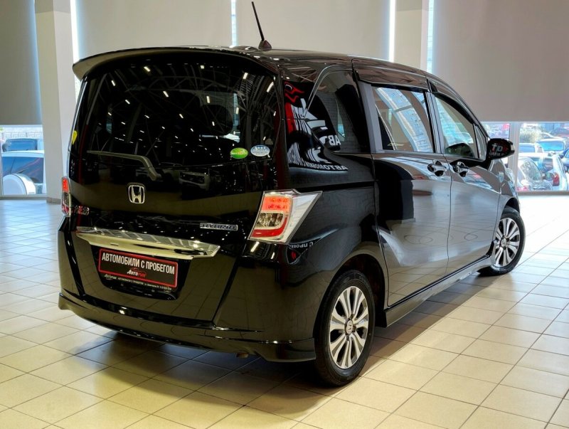 Honda freed Spike 2018