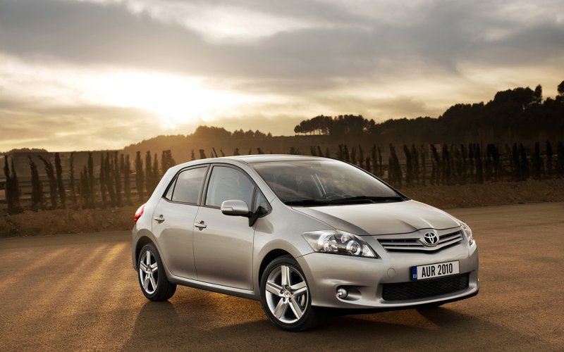 Toyota Auris 2010 год