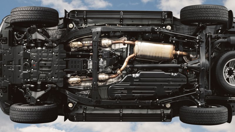 Toyota Land Cruiser 200 снизу