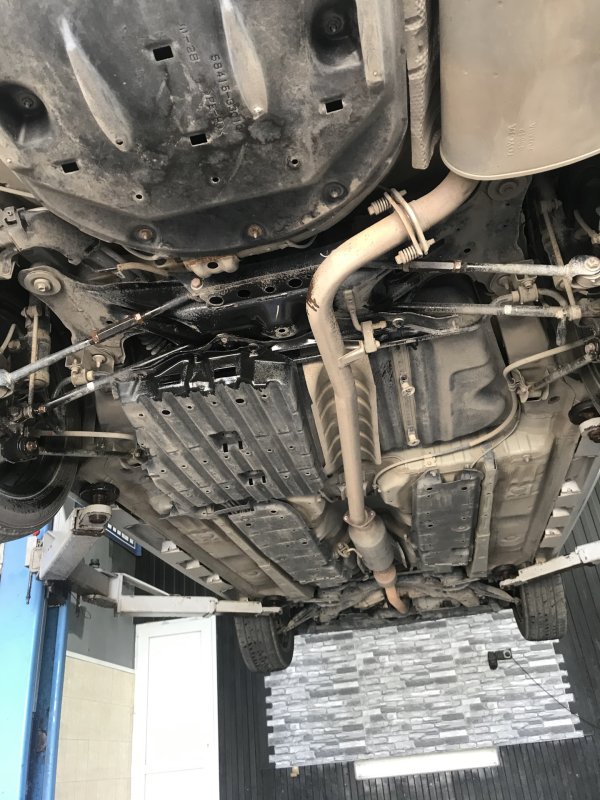 Toyota Vitz 2004 днище