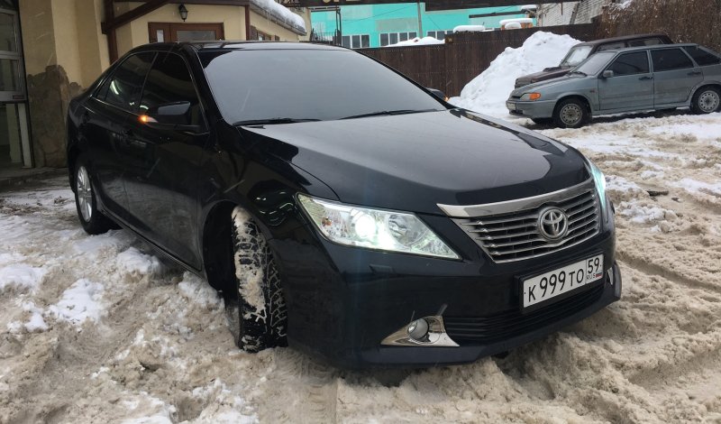 Тойота Камри 3.5 черная тонированная