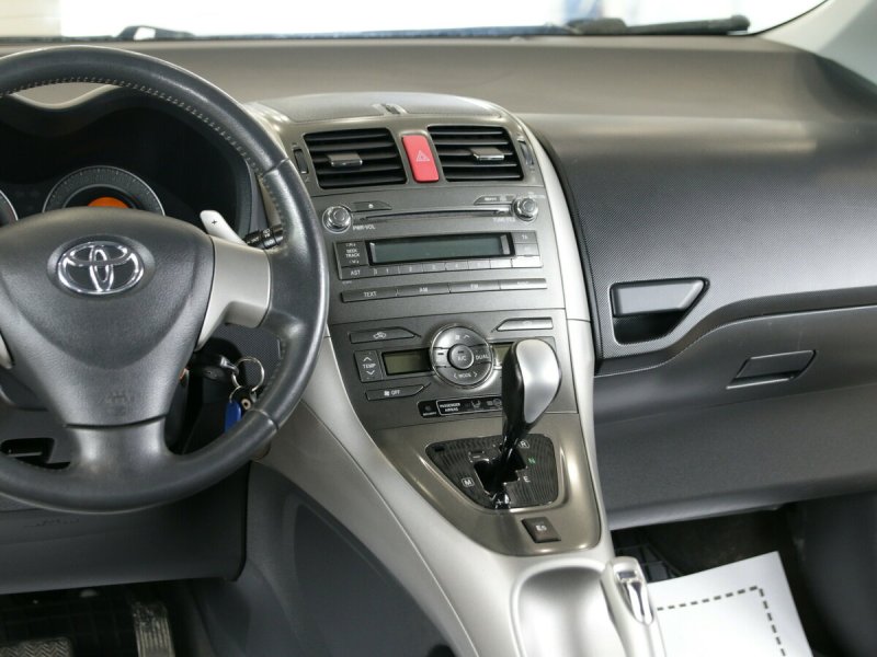 Toyota Auris 2008 салон