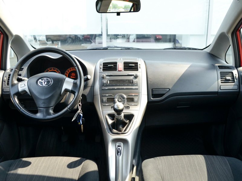 Interior Toyota Auris 2006