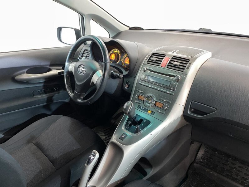 Toyota Auris 2008 салон
