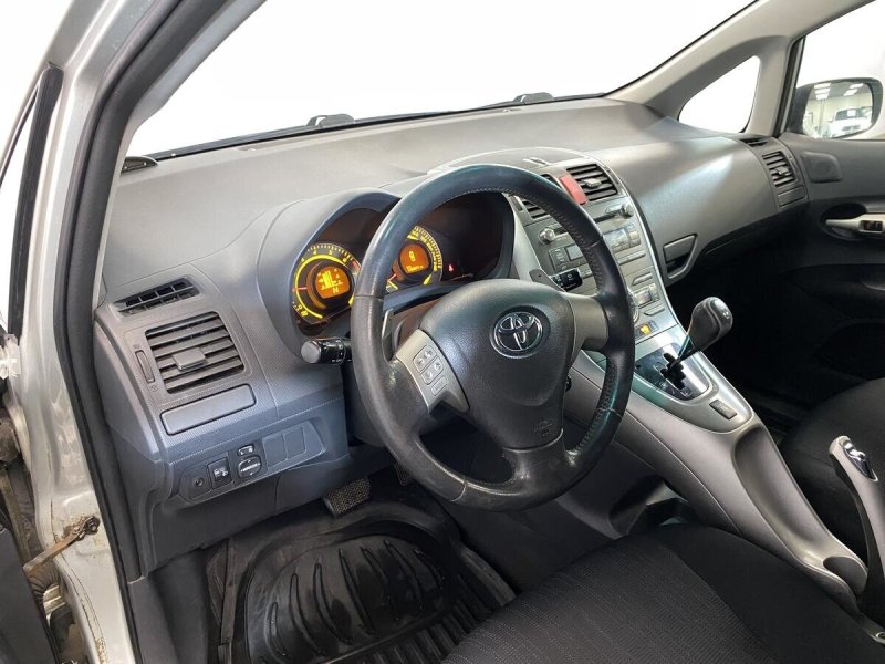 Toyota Auris 2008 салон