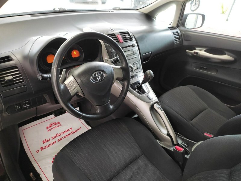Toyota Auris 2008 салон