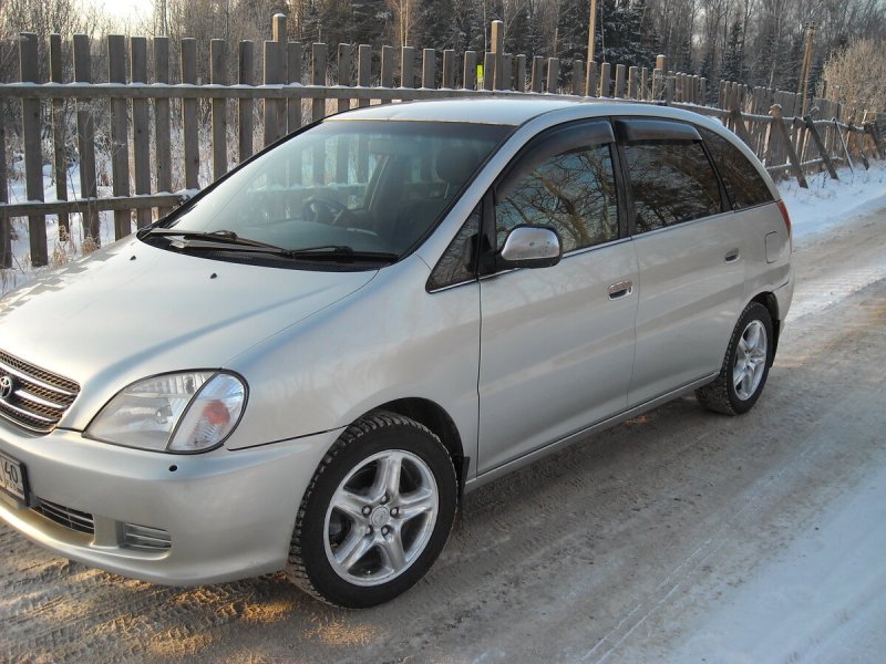 Тойота Надия 2000