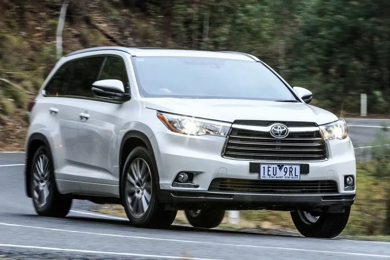 Toyota Crown athlete g 2013