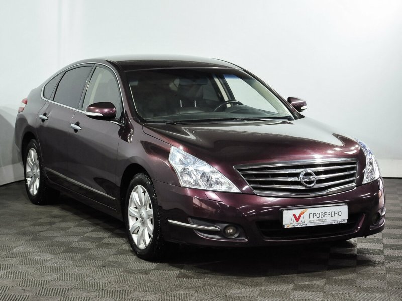 Nissan Camry