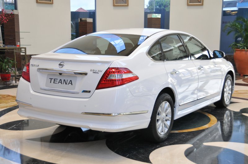Моделька Nissan Teana j32