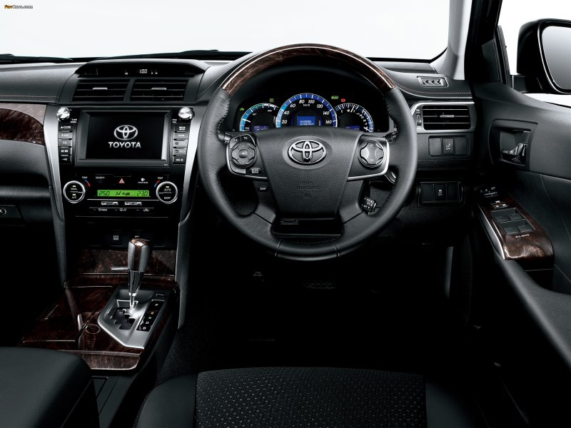 Toyota Camry Hybrid 2013 салон
