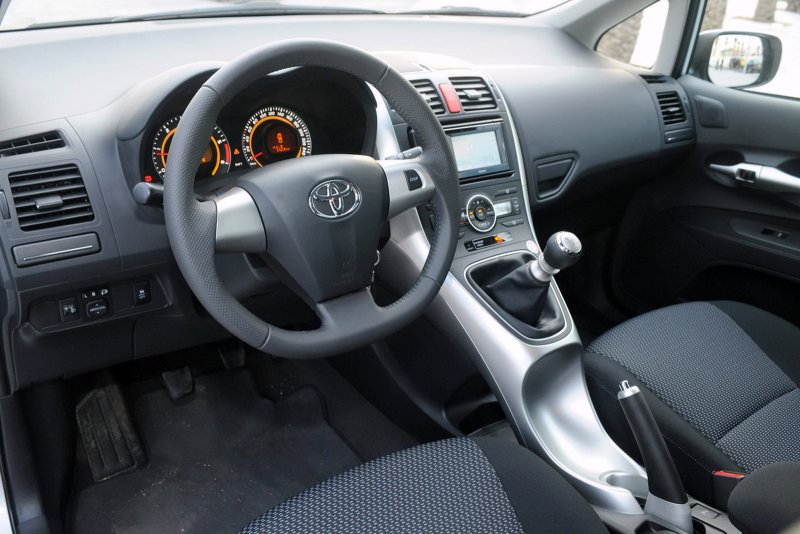 Toyota Auris 2010 Interior