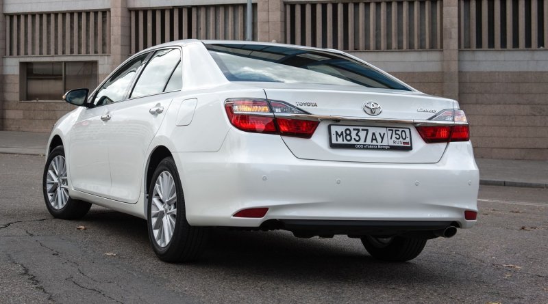 Toyota Camry v50 back