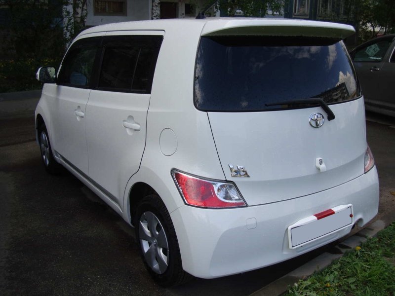 Toyota bb2