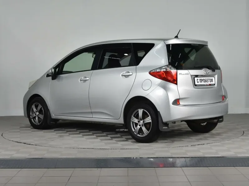Toyota Ractis 2013