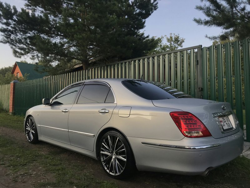 Toyota Crown Majesta s180