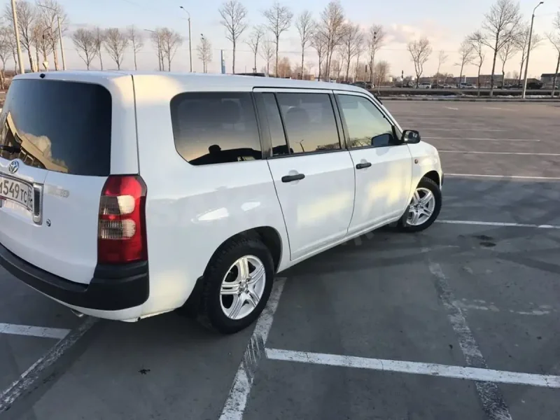 Toyota succeed 2002