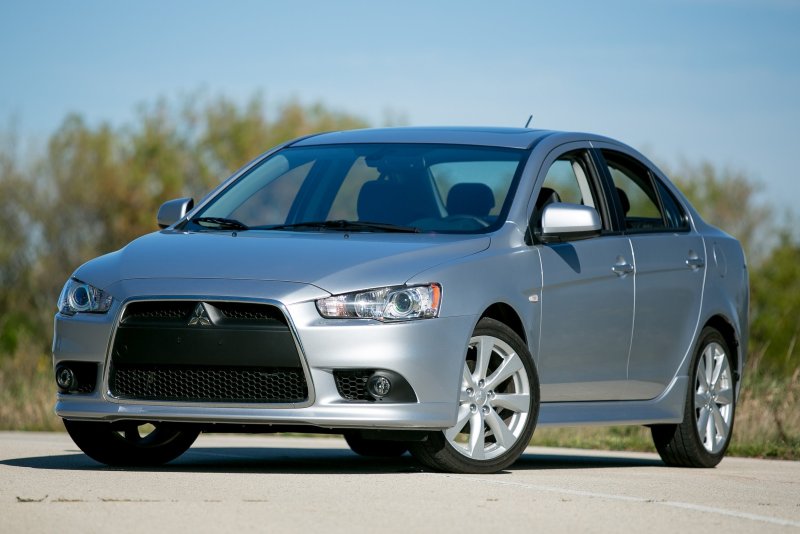 Mitsubishi Lancer vs