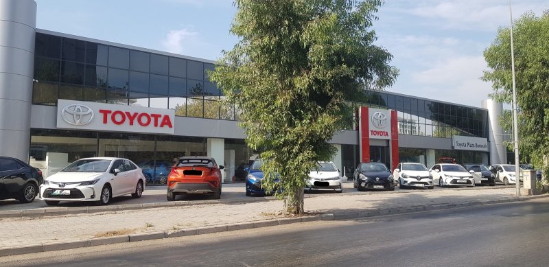 Toyota Plaza 2001