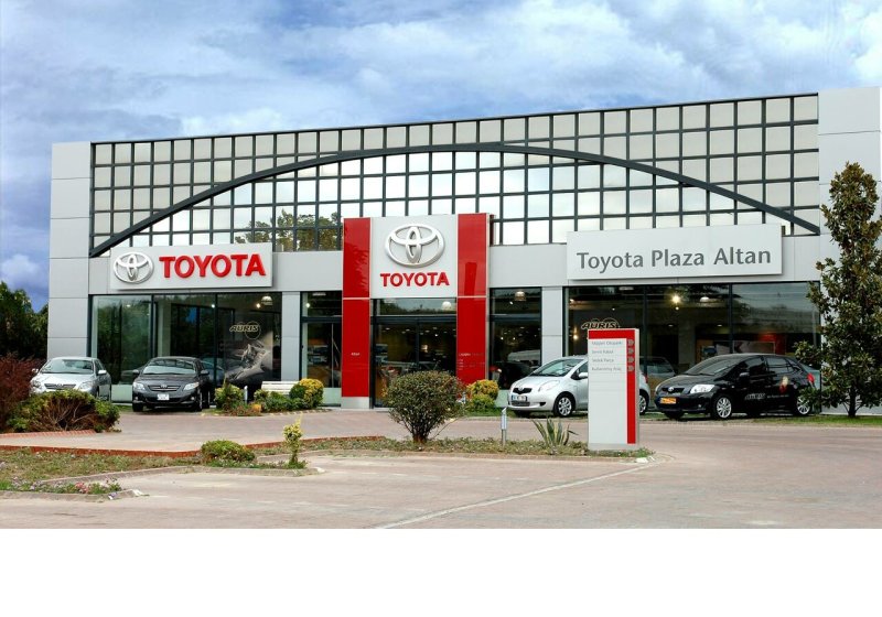 Toyota Plaza 2001