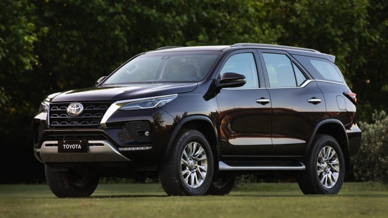 Toyota Fortuner 2022 Black