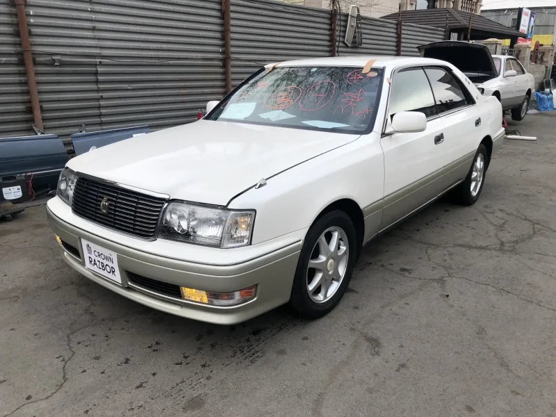 Toyota Crown Majesta s170 салон