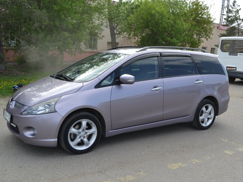 Mitsubishi Grandis 2008