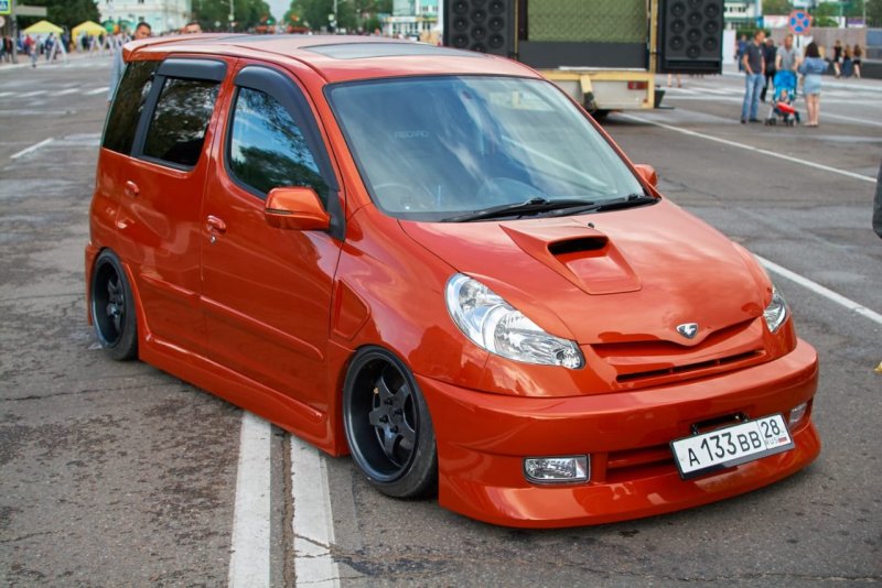 Toyota Funcargo tuned
