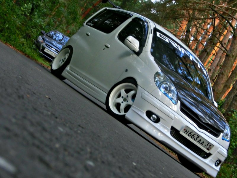 Toyota Funcargo stance