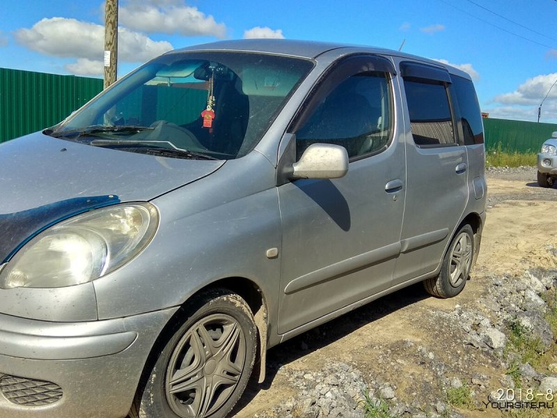 Toyota Funcargo 2001