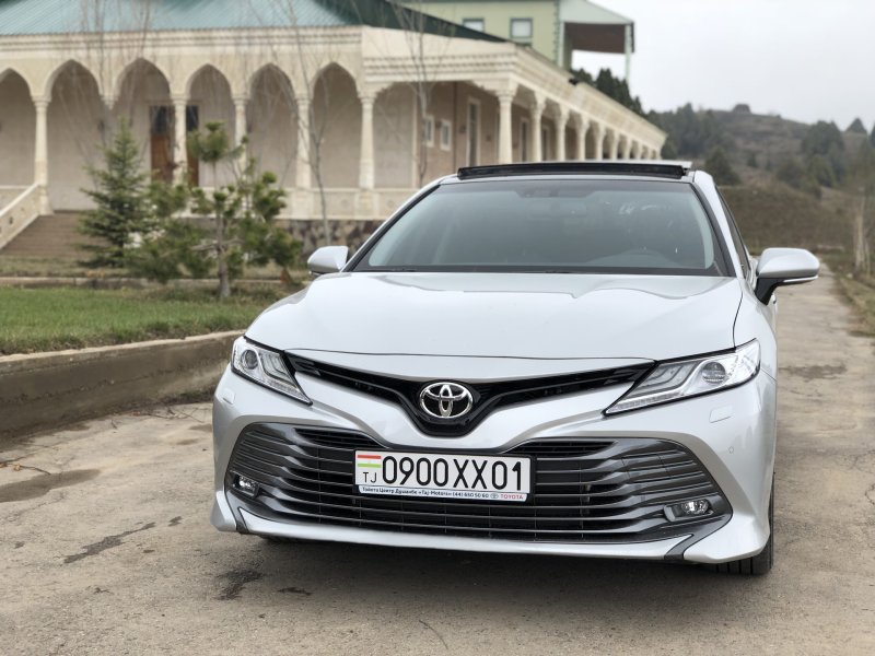 Toyota Camry v70