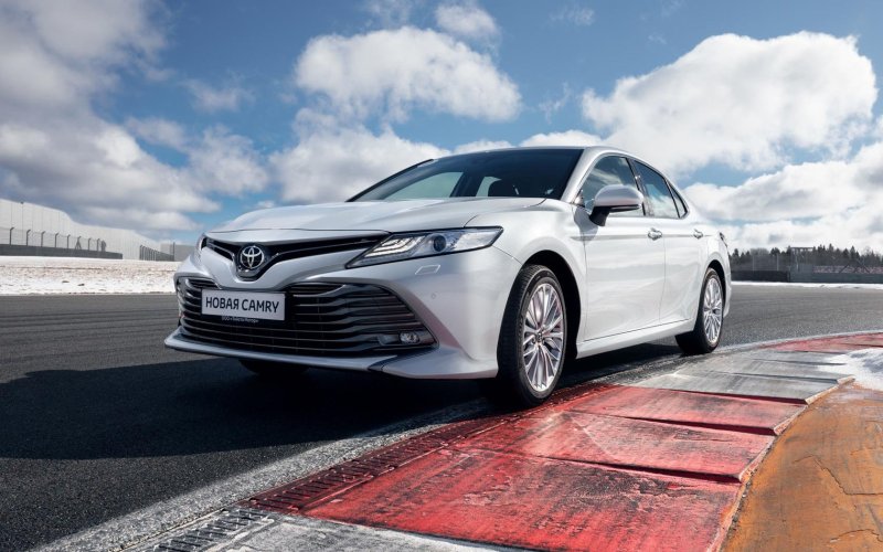 Toyota Camry новая
