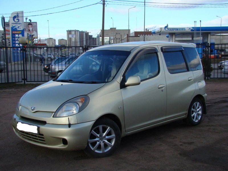 Toyota Funcargo 2001