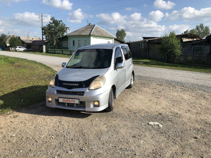 Toyota Funcargo 2000 фронтальный