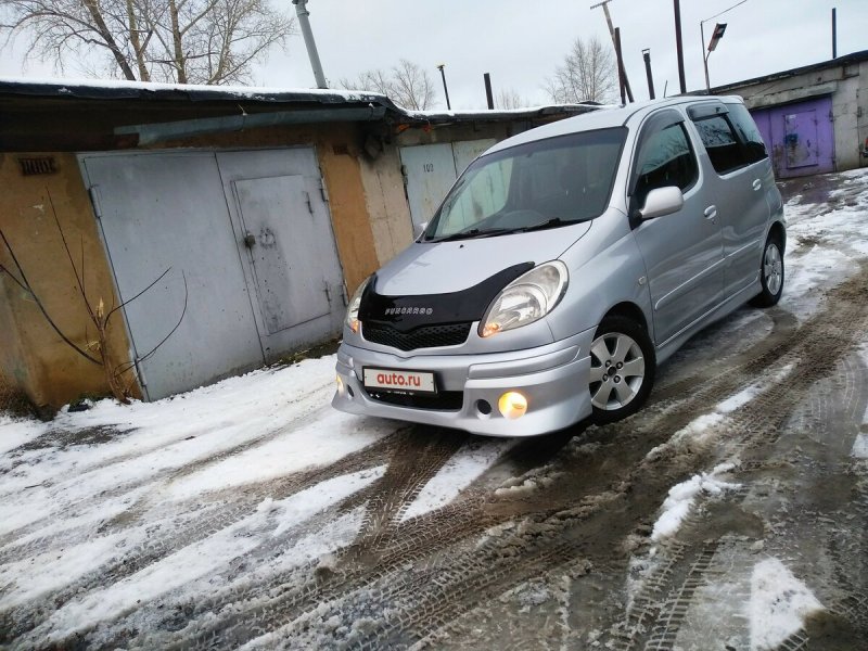 Тойота Фанкарго 2003