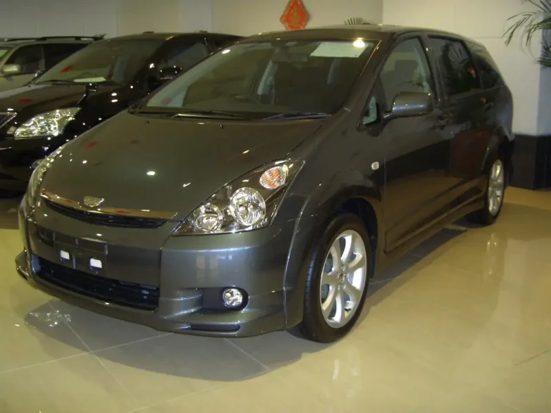 Toyota Wish 2003-2005