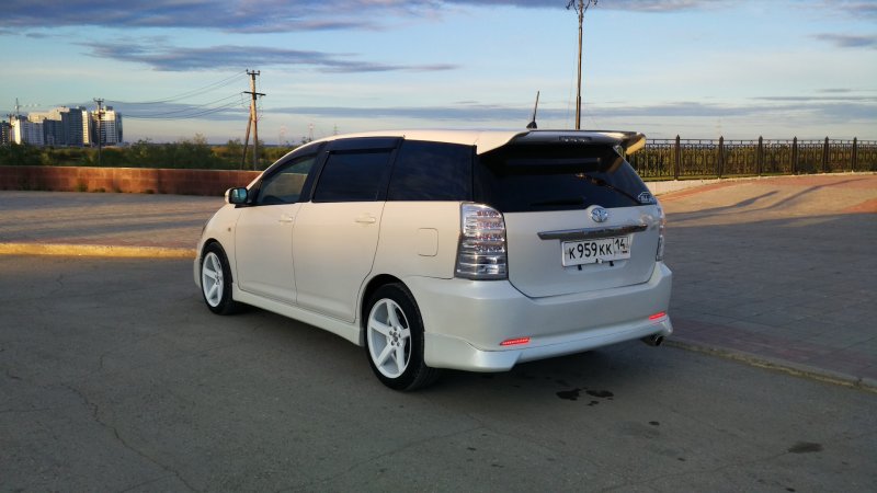 Toyota Wish 2004 Tuning