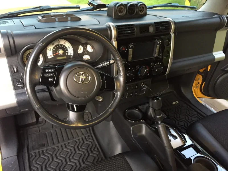 Toyota FJ Cruiser салон