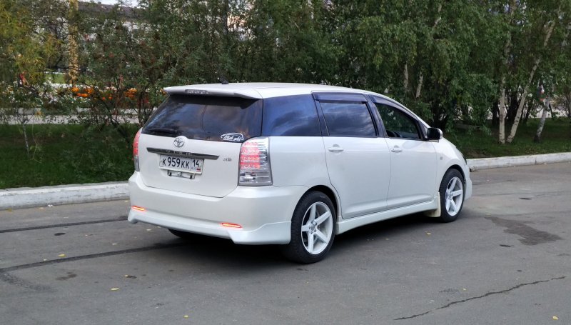 Toyota Wish 2003 Tuning