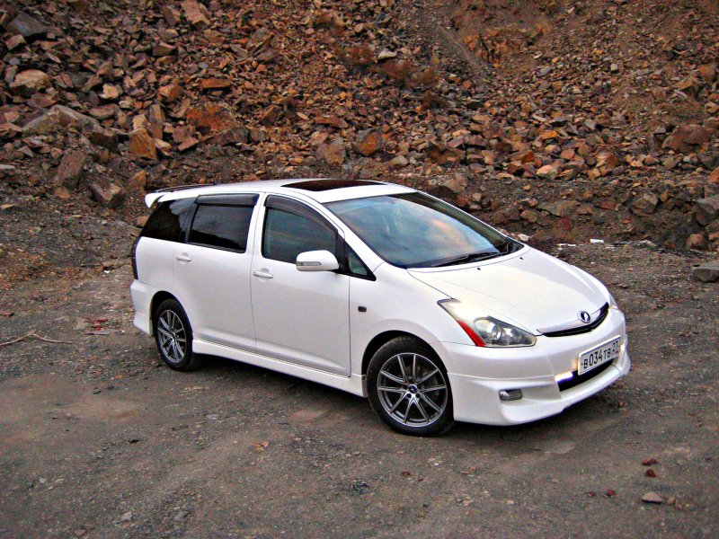 Белый Toyota Wish