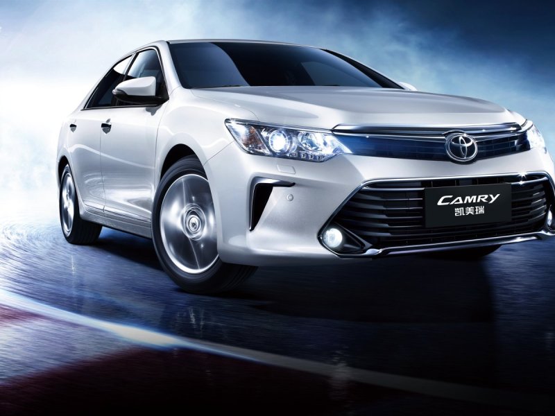Toyota Camry 4